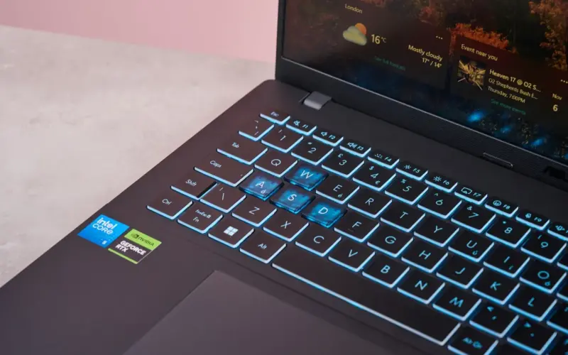 وفر 300 دولار على الكمبيوتر المحمول Asus V16 القوي والأنيق المخصص للألعاب المزود ببطاقة RTX 5060 وذاكرة الوصول العشوائي سعة 32 جيجابايت